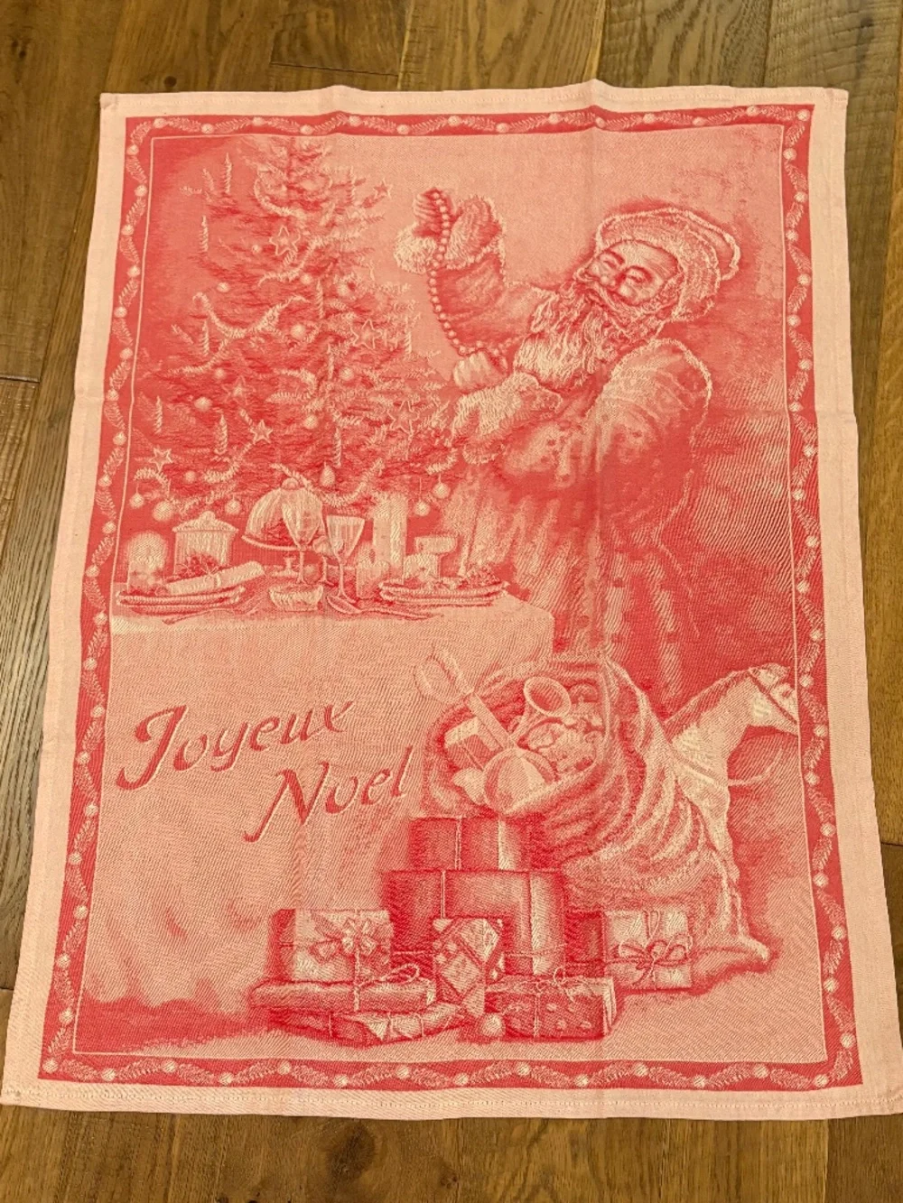 NWOT 2 SUR LA TABLE Nostalgic Looking Christmas Kitchen Towels Made in Italy
